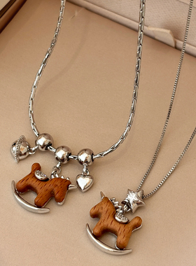 复古木质小马吊坠项链女