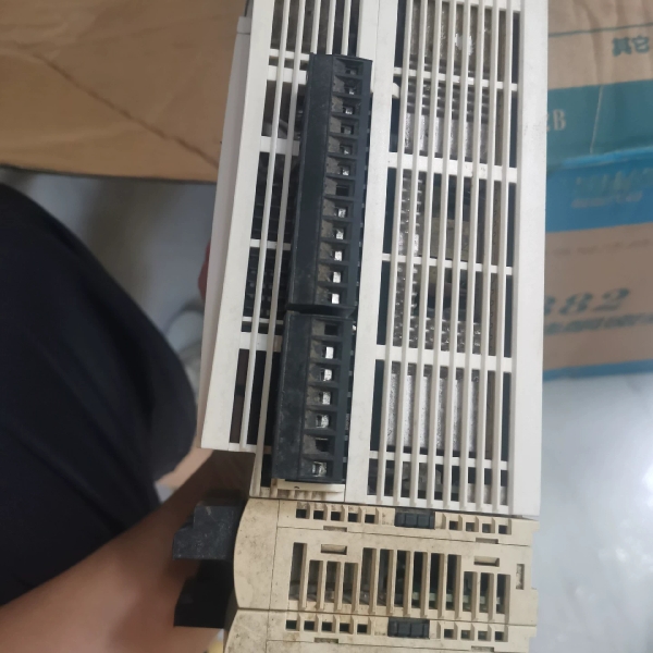 plc一套tm238ldd24dt，tm2dra1.议价 - 图1