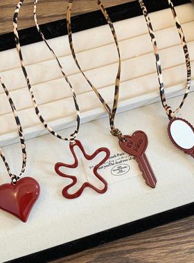 红色镂空花朵爱心豹纹项链女韩系高级感卫衣链长款挂脖配饰毛衣链