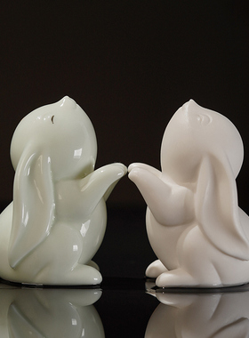 现代简约可爱小兔子摆件家居客厅办公桌面装饰品创意陶瓷玉兔摆设