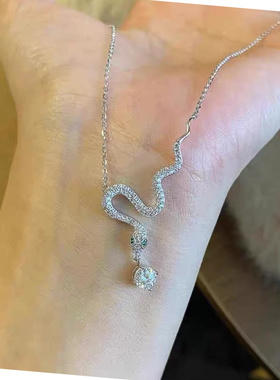 小众轻奢镶钻灵蛇钛钢锁骨链女款