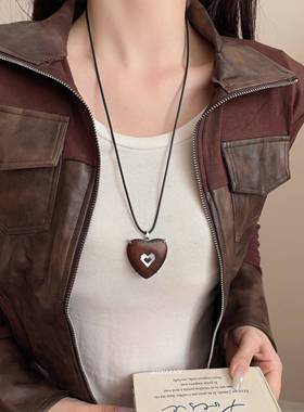 极简冷淡风黑色爱心吊坠项炼女时尚小众百搭可抽拉长款毛衣炼配饰