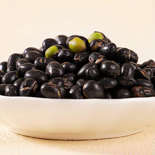 Crispy fried black beans, cooked black beans, snacks, nuts, roasted seeds and nuts, snacks, green core black beans, large particles, small package snacks