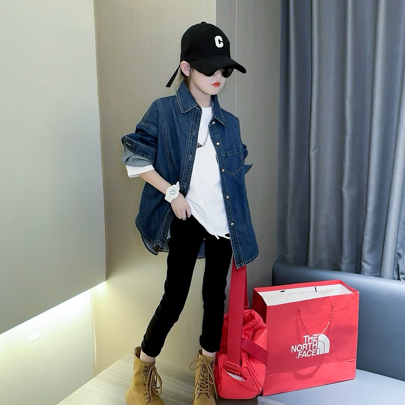 女童洋气牛仔衬衫外套2025春季新款大童女孩复古百搭上衣时髦春装 - 图0