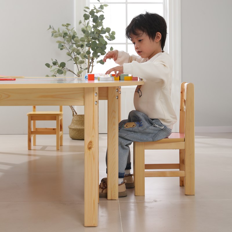 Kindergarten preschool solid wood desks and chairs children's color art drawing table can be graffiti shaped table shape