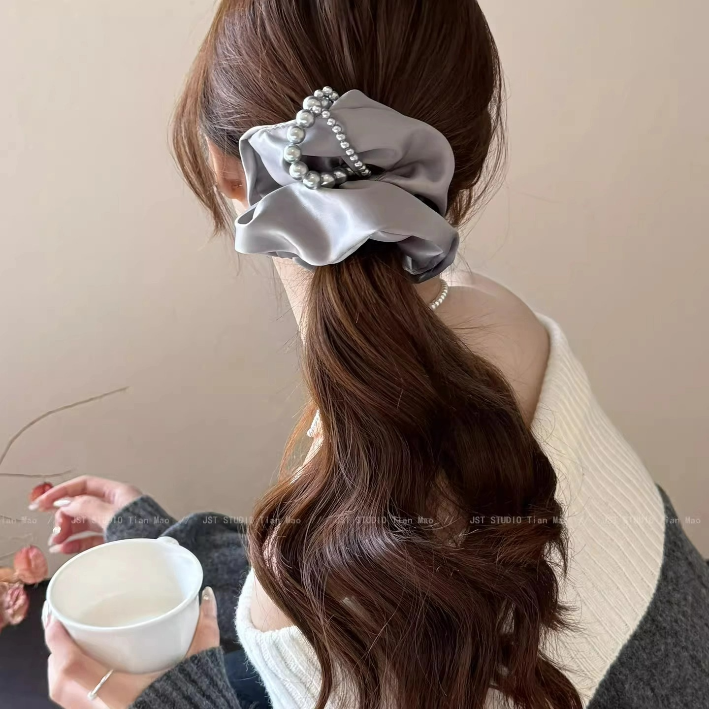 高级感缎面珍珠发圈简约大气头饰百搭头饰2025新款扎马尾大肠头绳,淘宝优惠券,粉丝福利购,淘宝优惠卷