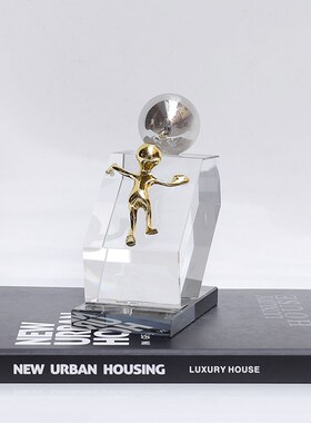 现代高端几何平衡迎难而上人造水晶小金人雕塑玄关酒店装饰品