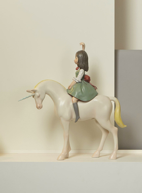 小鸡磕技梦马装饰摆件女孩创意家居饰品摆件桌面艺术装饰生日礼物