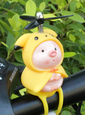 创意可爱卡通小猪自行车载摆件电动摩托多彩灯车用装饰送生日礼物