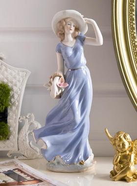 风吹裙摆采花女孩工艺品人物欧式公主法式浪漫陶瓷玩偶复古蓝摆件