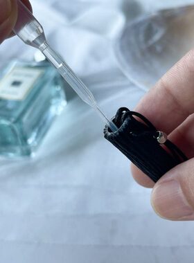 素匠己木紫光檀实木扩香木吊坠原木饰品中空滴香水香薰挂件情侣