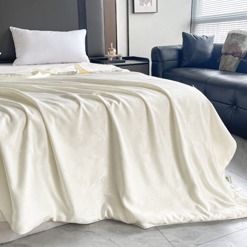 真爱妈咪轻奢风缎面被子米白色舒适床品超好搭卧室用品100%蚕丝3