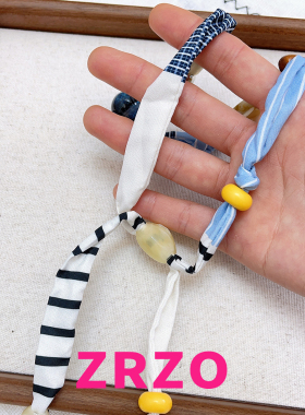 浅色布艺拼接抽拉项链