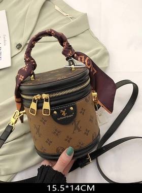 样板房衣帽间包包女装衣柜摆件橙色系手提包饰品全屋定制展厅摆设