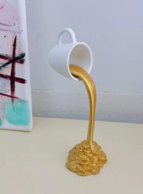 没钱倒点金币出来~创意咖啡流水马克杯摆件房间装饰品高级感摆件