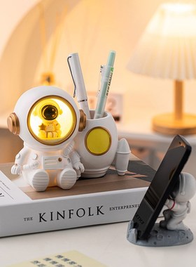 宇航员笔筒摆件儿童房间布置男女孩桌面小夜灯学生开学礼物仪式感