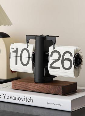 现代简约桌面时钟日历摆件轻奢高档小众高级感电视酒柜玄关装饰品