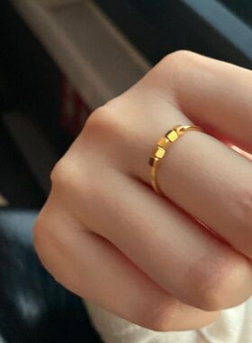 时髦一个敲碎氛围感！经典糖不主打键盘掉色小方高级金戒指自制范