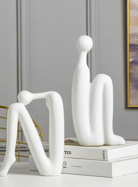 克莱因蓝陶瓷人物书靠摆件样板房客厅展示柜创意书立摆设家居饰品