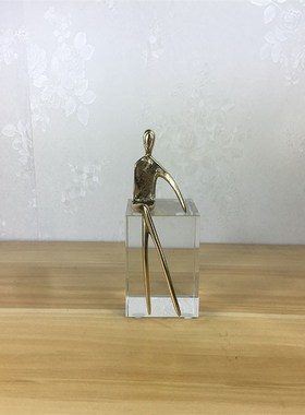 北欧式样板房客厅书房铜人水晶底座摆件新古典别墅会所软装艺术品