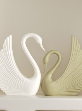 天鹅一对装饰摆件寓意高级感小众奶油风客厅电视酒柜乔迁新居礼品