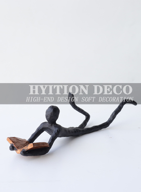 现代抽象人物看书雕塑摆件样板房酒店电视柜客厅玄关书房铁艺术品
