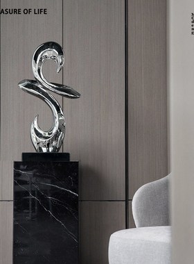 现代样板房轻h奢艺术摆件客厅玄关电视柜旁边落地雕塑软装饰工艺
