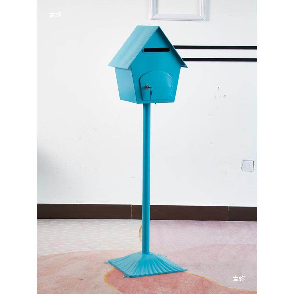 网红铁艺房子信箱报箱意见箱复古欧式立式邮筒软装饰落地摆件道具,淘宝优惠券,粉丝福利购,淘宝优惠卷