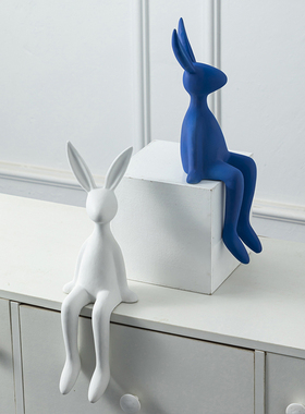 高级感克莱因蓝创意卡通陶瓷坐姿兔子摆件家居客厅电视柜软装饰品