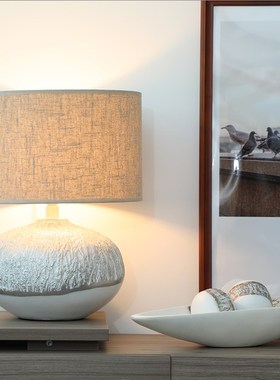 现代轻奢台灯摆件新中式法式w简约客厅酒柜酒店大厅树脂家居装饰