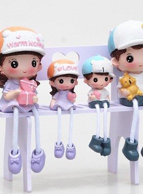 客厅家居墙面装饰礼品小摆件卡y通吊脚娃娃带座椅四口创意装饰摆