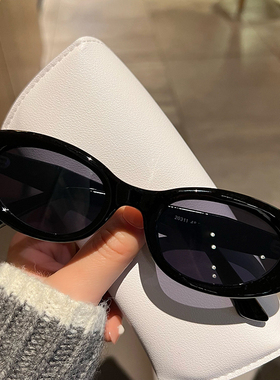 2023a年新款太阳眼镜潮太阳眼镜女款级感美式复古窄框米黄色小框