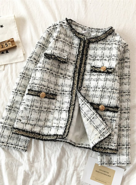 样板房衣帽间女士衣服外套软装饰C品摆件卧室衣柜黑白格风衣物布