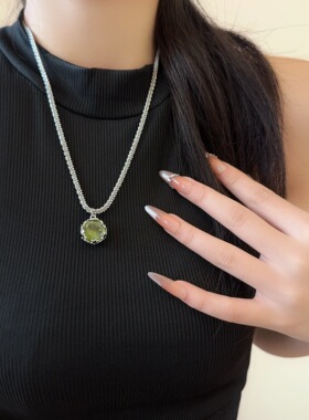 欧美轻奢时髦绿宝石吊坠项链气质