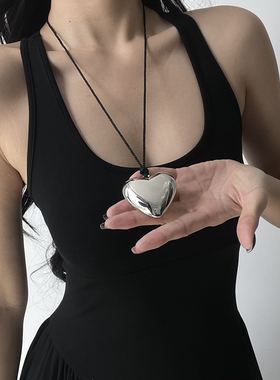 新款夸张金属爱心吊坠项链