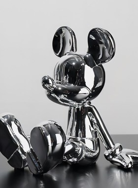 现代潮玩风样板间客厅o软装高级感售楼部书房书柜书架潮玩装饰摆