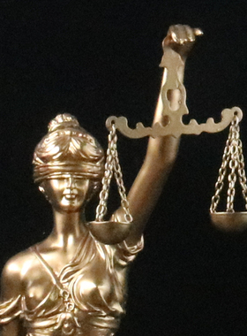 仿铜司法公平公正正义女神忒弥斯雕塑雕像律师办公室法律天平摆件
