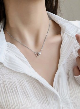 项链2024新款爆款女字母锁骨链轻奢小众高级毛衣链送女友生日礼物