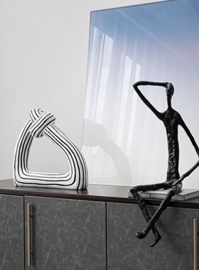 现代简约创意黑白条纹扭结抽w象绳结摆件样板房客厅酒柜家居装饰