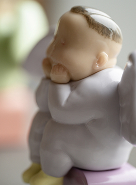 稀奇艺术《天使比比小小少年》卡通可爱桌面轻奢摆件创意生日礼物