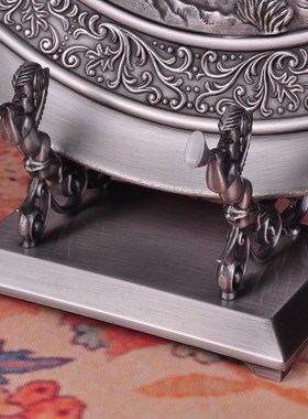 欧式创意酒柜摆件果盘摆盘俄罗斯风格高档看盘金属客厅摆设装饰品