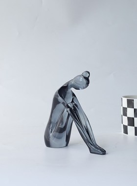 轻奢烟灰人物雕塑摆件简约现代样板间客厅电视柜女人家居装饰软品