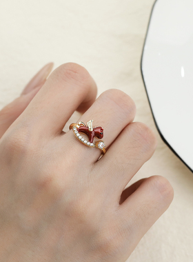 Vivanne西太后设计师款红色小马锆石戒指女开口戒小众高级感指环