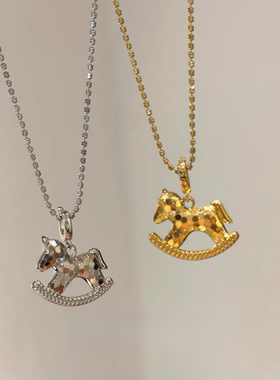 小红书同款碎冰冰摇摇马项链时尚百搭小众设计精致高级感锁骨链女