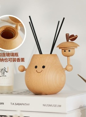 抱抱梨实木质工位桌治愈小摆件家居装饰花瓶笔筒香薰办公室桌面