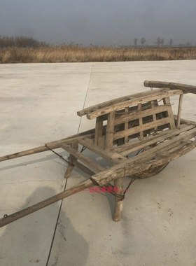 怀旧农村老农具风独轮木耙犁农耕老旧工具蓑衣竹篮民俗老物件