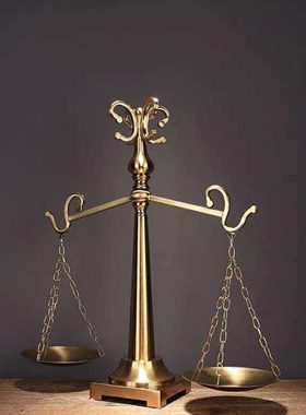 五金电镀仿铜轻奢复古天平秤摆件样板间家居软装饰品法律公平道具