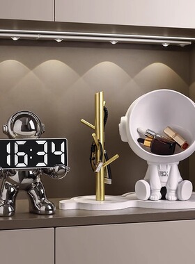 轻奢宇航员时钟摆件客厅卧室桌面台式钟表摆放式电子钟闹钟装饰品