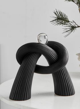 现代简约拥抱几何条纹创意艺术摆件客厅玄关书柜酒柜高级感装饰品