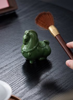 汝窑绿色唐马创意陶瓷绿马开片茶宠桌面玄关装饰品工艺摆件送礼